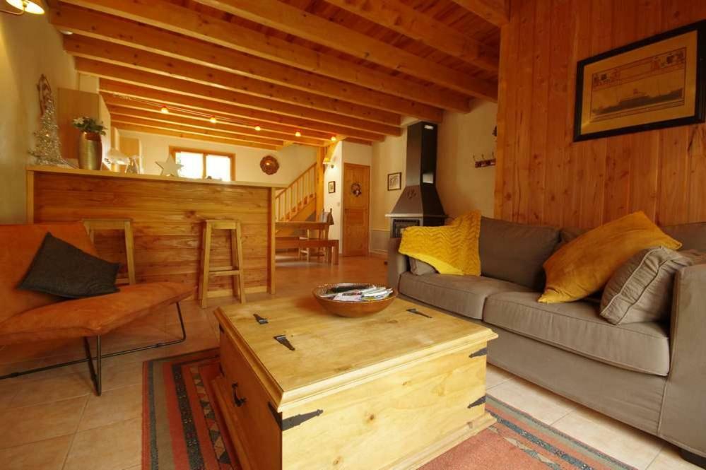 Lupin Villa Formigueres Exterior photo
